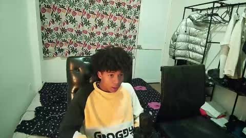 Snapshot of black_tentationx chatting on February 3, 4:57 am black_tentationx online show from February 3, 4:57 am