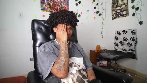 Snapshot of black_tentationx chatting on February 21, 4:18 am black_tentationx online show from February 21, 4:18 am