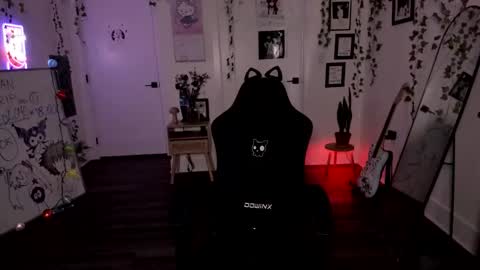 Ella online show from February 18, 6:13 am