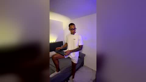 DWAYNE BELL online show from July 4, 7:56 am