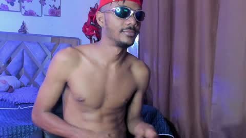 Snapshot of blackmaster_4u chatting on January 19, 11:43 pm Angel James online show from January 19, 11:43 pm