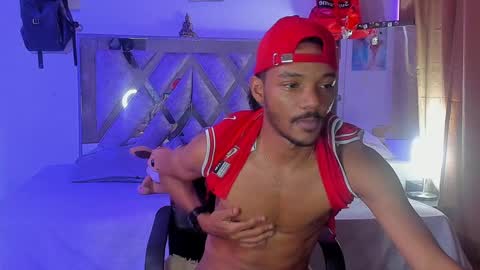 Snapshot of blackmaster_4u chatting on December 16, 3:08 am Angel James online show from December 16, 3:08 am