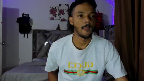 Snapshot of blackmaster_4u chatting on December 25, 7:35 am Angel James online show from December 25, 7:35 am