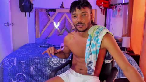 Snapshot of blackmaster_4u chatting on December 31, 11:31 am Angel James online show from December 31, 11:31 am