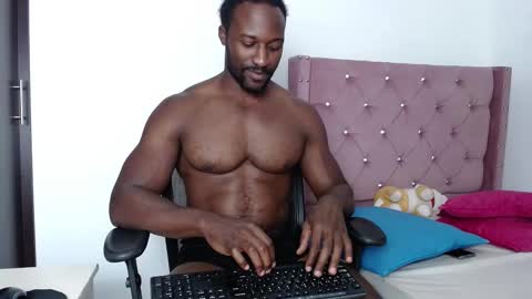 Snapshot of blacknikes chatting on February 11, 7:59 pm Twtter 1MikeBeckford Onlyfns beckfordmike online show from February 11, 7:59 pm