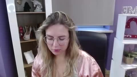 Z O E Y online show from September 26, 5:26 am