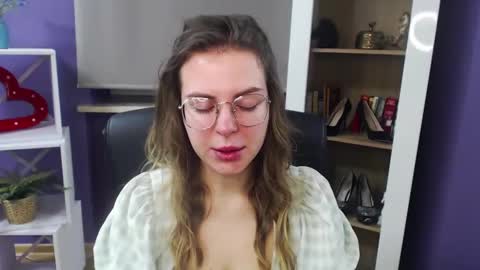 Z O E Y online show from January 22, 5:37 am