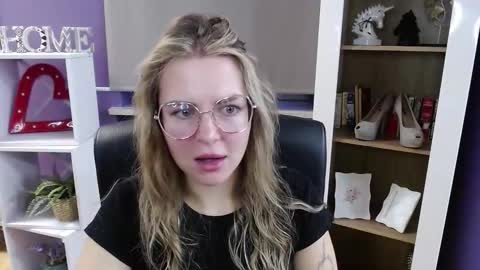 Z O E Y online show from November 5, 5:53 am