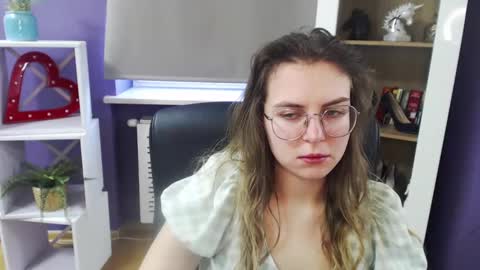 Z O E Y online show from February 11, 11:53 am