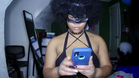 Queen Siren online show from December 1, 10:01 pm