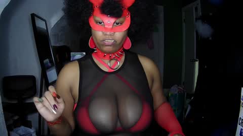 Queen Siren online show from December 10, 4:45 am