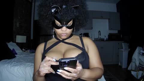 Queen Siren online show from January 13, 4:50 am