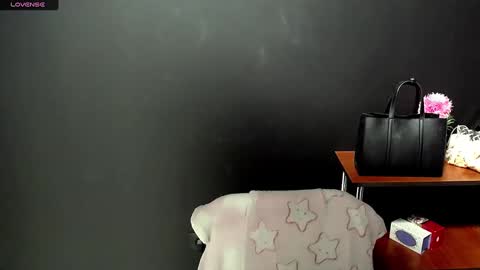 Snapshot of blacky_berry chatting on February 23, 1:53 pm Ivy online show from February 23, 1:53 pm