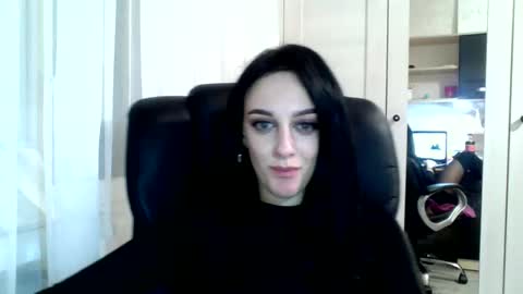 Snapshot of blacky_berry chatting on January 18, 11:33 pm Ivy online show from January 18, 11:33 pm