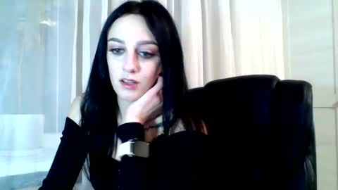 Snapshot of blacky_berry chatting on January 23, 11:05 pm Ivy online show from January 23, 11:05 pm