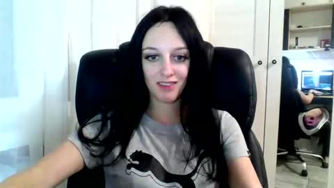Snapshot of blacky_berry chatting on January 24, 5:00 pm Ivy online show from January 24, 5:00 pm