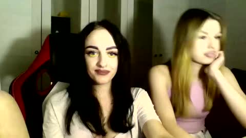 Snapshot of blacky_berry chatting on March 6, 5:00 pm Ivy online show from March 6, 5:00 pm