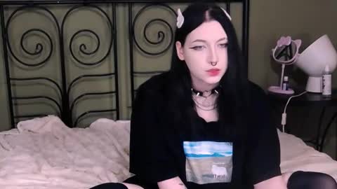 Snapshot of blacky_tea chatting on September 12, 10:23 pm blacky_tea online show from September 12, 10:23 pm