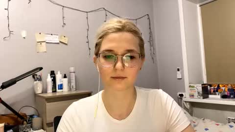 Nicole online show from November 11, 3:58 pm