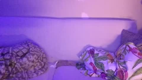 2girls1blunt online show from December 6, 10:22 am