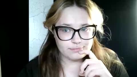Snapshot of blesskitty_ chatting on September 14, 1:01 pm blesskitty_ online show from September 14, 1:01 pm