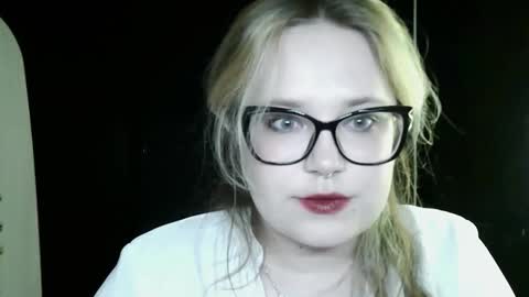 Snapshot of blesskitty_ chatting on September 18, 1:48 pm blesskitty_ online show from September 18, 1:48 pm