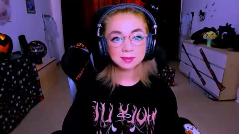 Nicole online show from October 18, 8:40 am