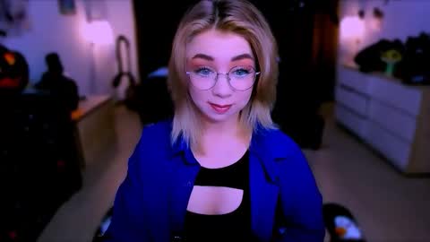 Nicole online show from October 30, 6:58 am