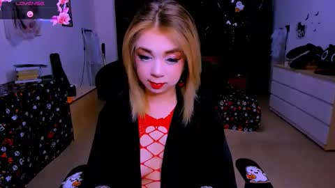 Nicole online show from November 11, 10:17 am