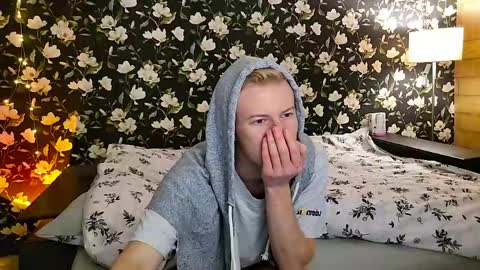 blond_boy69 online show from April 28, 2:27 am