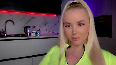 Snapshot of blond_diamond chatting on January 25, 1:30 pm Lana online show from January 25, 1:30 pm