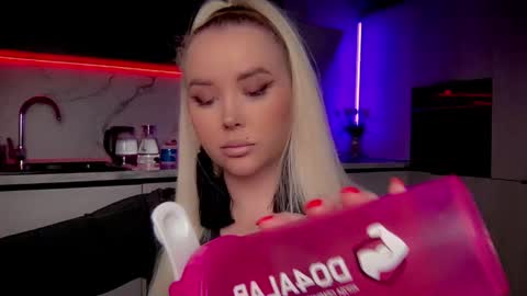 Snapshot of blond_diamond chatting on January 9, 2:01 am Lana online show from January 9, 2:01 am