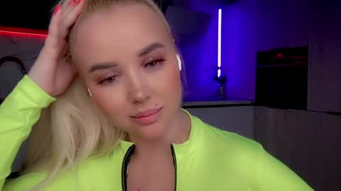 Snapshot of blond_diamond chatting on January 25, 7:39 pm Lana online show from January 25, 7:39 pm