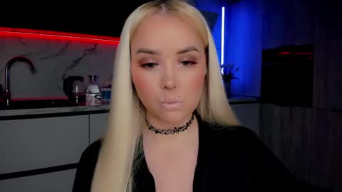 Snapshot of blond_diamond chatting on January 15, 3:54 am Lana online show from January 15, 3:54 am