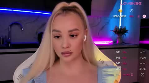 Lana online show from November 4, 7:53 am