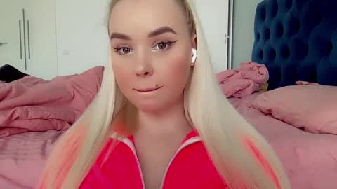 Snapshot of blond_diamond chatting on January 11, 9:57 am Lana online show from January 11, 9:57 am