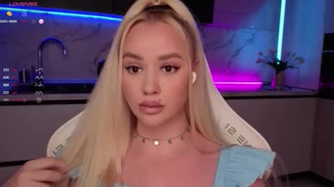 Snapshot of blond_diamond chatting on September 20, 8:39 am Lana online show from September 20, 8:39 am