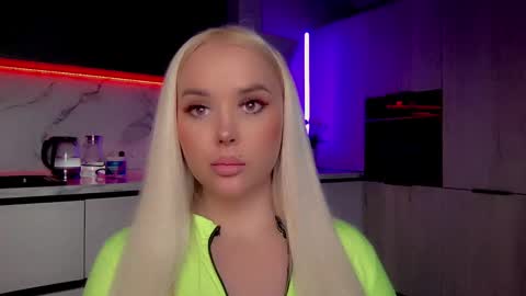 Snapshot of blond_diamond chatting on January 18, 6:24 am Lana online show from January 18, 6:24 am