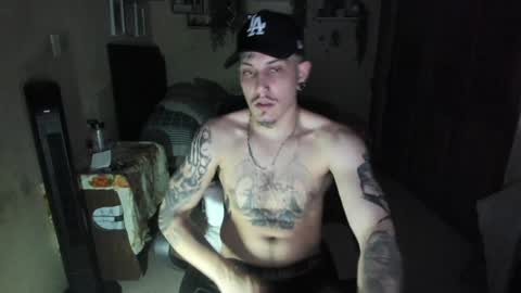 Snapshot of blondandtattooface chatting on January 23, 8:25 am blondandtattooface online show from January 23, 8:25 am