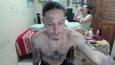 Snapshot of blondandtattooface chatting on January 24, 11:37 am blondandtattooface online show from January 24, 11:37 am