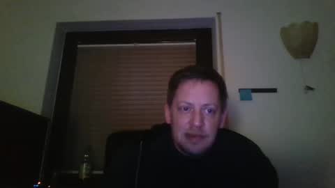 Snapshot of blonde32m chatting on December 1, 11:18 pm blonde32m online show from December 1, 11:18 pm