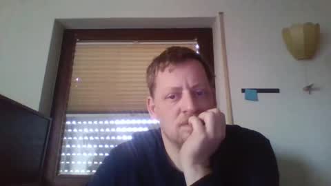 Snapshot of blonde32m chatting on January 17, 9:39 am blonde32m online show from January 17, 9:39 am