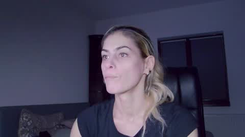 Snapshot of blonde4pasion chatting on December 7, 7:05 pm blonde4pasion online show from December 7, 7:05 pm
