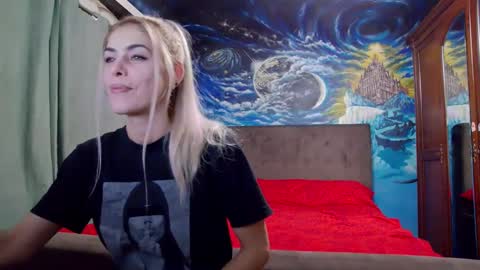 Snapshot of blonde4pasion chatting on January 21, 5:51 pm blonde4pasion online show from January 21, 5:51 pm