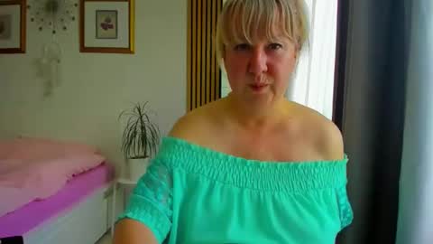 Nicole online show from May 17, 3:21 pm
