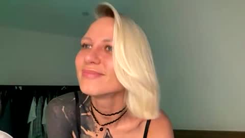 blonde_fuck_couple online show from June 19, 5:13 am