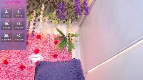 blonde_squirt_ online show from February 11, 3:27 pm