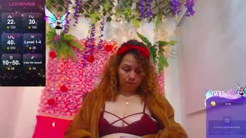 blonde_squirt_ online show from January 8, 12:33 pm