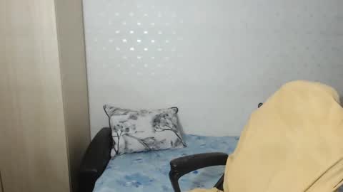 Snapshot of blondeagle chatting on December 8, 6:17 pm Mr Blond online show from December 8, 6:17 pm