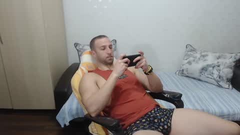 Snapshot of blondeagle chatting on February 3, 10:32 pm Mr Blond online show from February 3, 10:32 pm